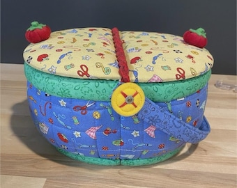 Vintage Mary Engelbreit Collectible SEWING BASKET  Excellent Never Used  Preowned Condition - dated 2001 on inside label