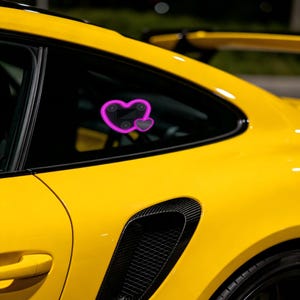 Op zonne-energie dubbel hart autoneonlicht, draadloze led-raamdecoratie, USB-C oplaadbare esthetische JDM-autoaccessoires, 8 standen