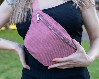 Riñonera de pana rosa: bolso bandolera para mujer