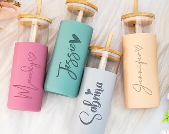 Bicchiere personalizzato con nome inciso e rivestimento in silicone, bicchiere con cannuccia, tazza da caffè freddo, regali di nozze, proposta per damigella d'onore, regalo per lei, regalo per damigella d'onore
