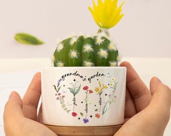 Benutzerdefinierte Omas Garten Mini Pflanzentopf, Mama Pflanzentopf mit Geburtsblume, Familiennamengeschenk, Muttertagsgeschenk, Geburtstagsgeschenk für Mama / Oma