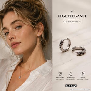 Könnte beinhalten: Ein Paar silberfarbene Creolen mit eingraviertem Schnörkelmuster. Der Text lautet EDGE ELEGANCE, SMALL SIZE. BIG IMPACT. HYPOALLERGENIC, WATER RESISTANT, TITANIUM, LIGHTWEIGHT & STRONG. Der Markenname Black Fox ist ebenfalls zu sehen.