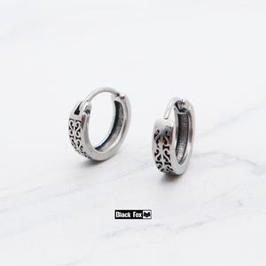 Titan kleine Größe Hoop Ohrring, hohl geschnitzt Alltag tragen Knorpel leichte hypoallergene Huggie Ohrring, unisex Hoop, Geschenk für ihn
