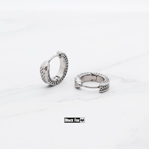 Titanium made hinged snake hoops, Small size unique design, Hypoallergenic unisex Huggies, Lightweight cartilage Gothic punk style earrings