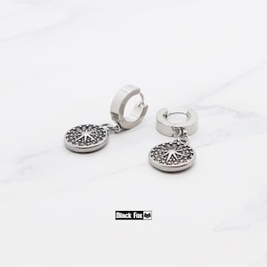 Boucles d'oreilles Huggie Sigil étoile, créoles en titane, bijoux gothiques célestes, boucles d'oreilles symbole occulte, créoles hypoallergéniques