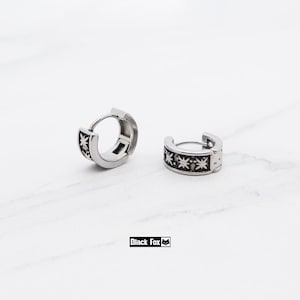 Titanium made hinged Starburst hoops, Small size unique design, Hypoallergenic unisex Huggies, Lightweight cartilage Gothic punk earrings