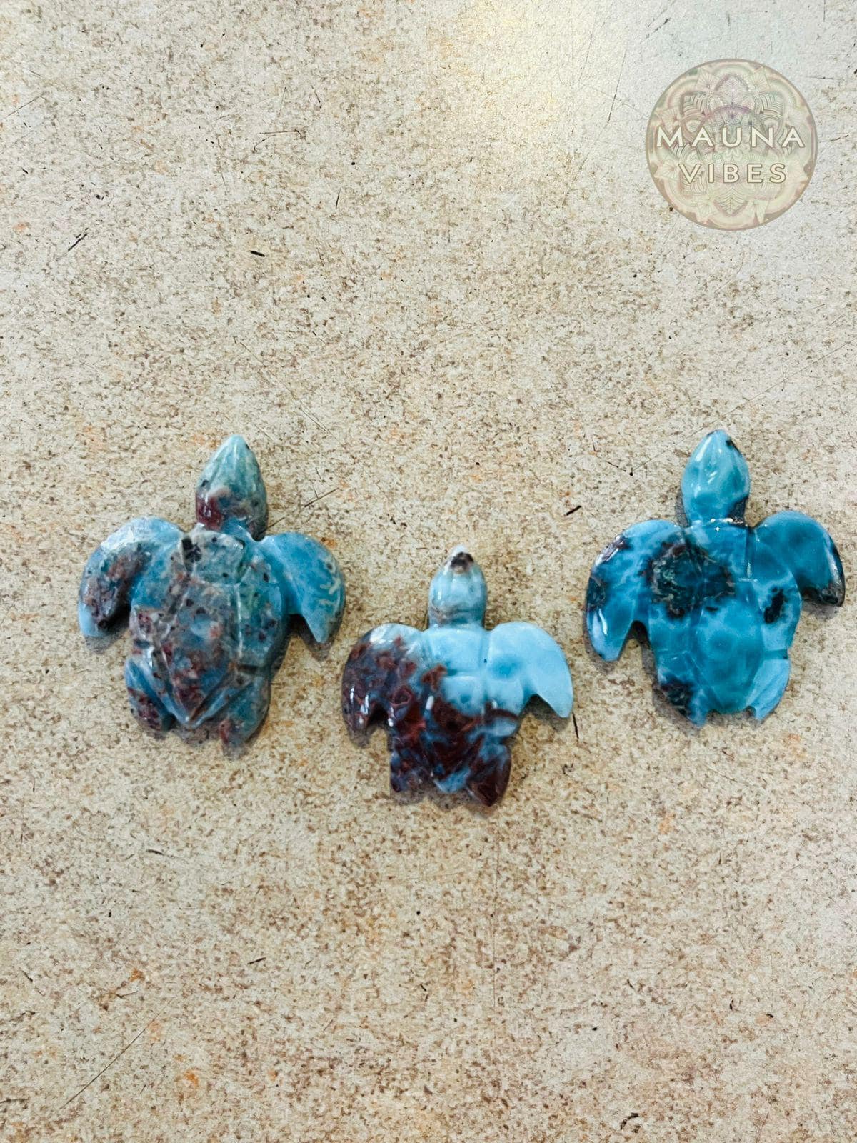 ラリマーの亀の置物 - 天然ブルークリスタルの手彫りの置物 - Etsy 日本