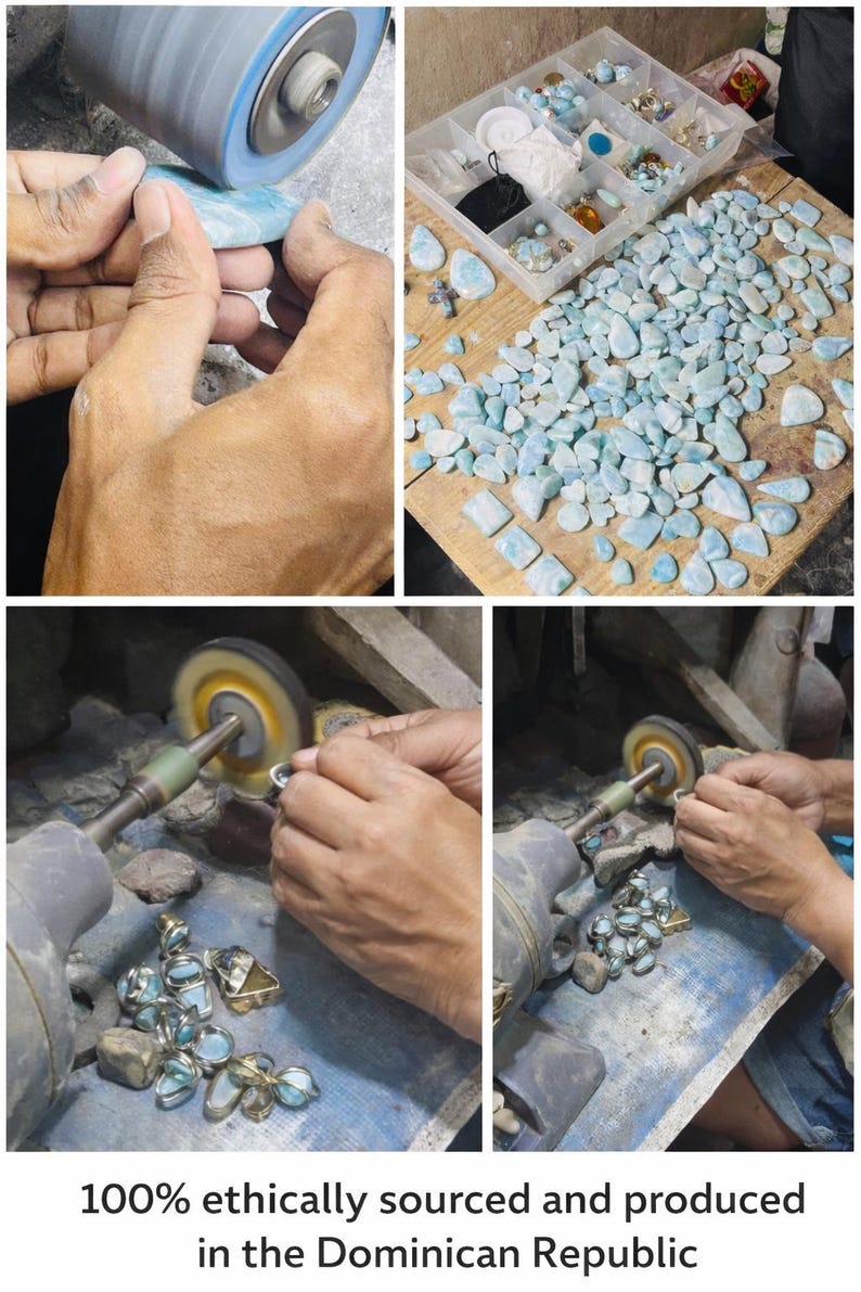 K&ouml;nnte beinhalten: Bilder, die die Herstellung von hellblauem Edelsteinschmuck zeigen. Der Prozess umfasst das Formen, Polieren und Zusammenf&uuml;gen der Steine. Der Text im Bild lautet: "100% ethisch bezogen und hergestellt in der Dominikanischen Republik."