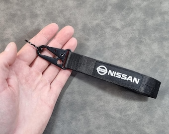 Llavero con cordón Nissan con el logo de Frontier, Titan, Xterra y Skyline. Accesorios para coche. Regalo ideal para hombre. Perfecto para cumpleaños o Navidad.