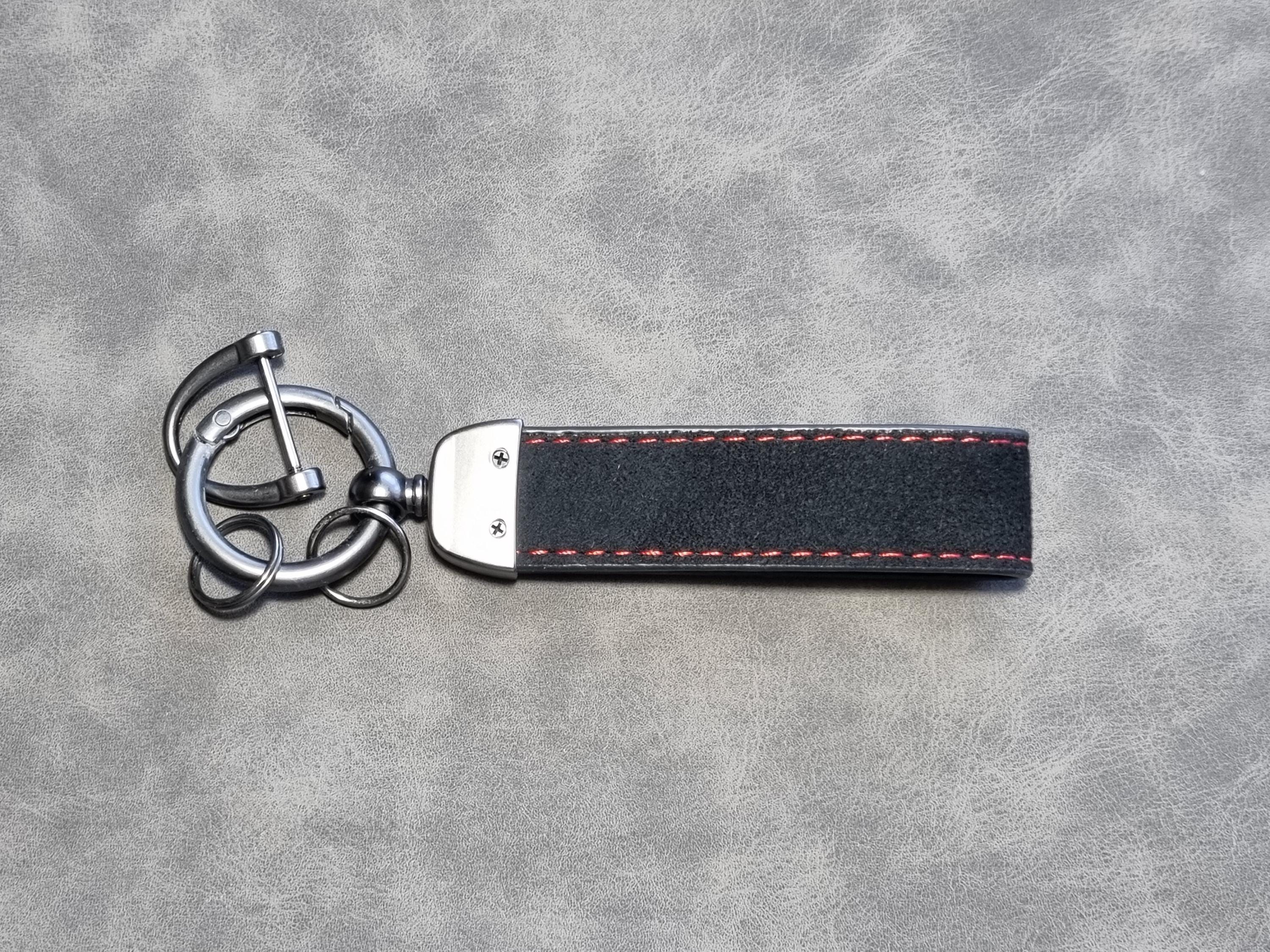c074 希少　ティファニー　MITSUBISHI SIGMA キーホルダー Mitsubishi Keychain Leather Alcantara Keyring Logo Car Accessories