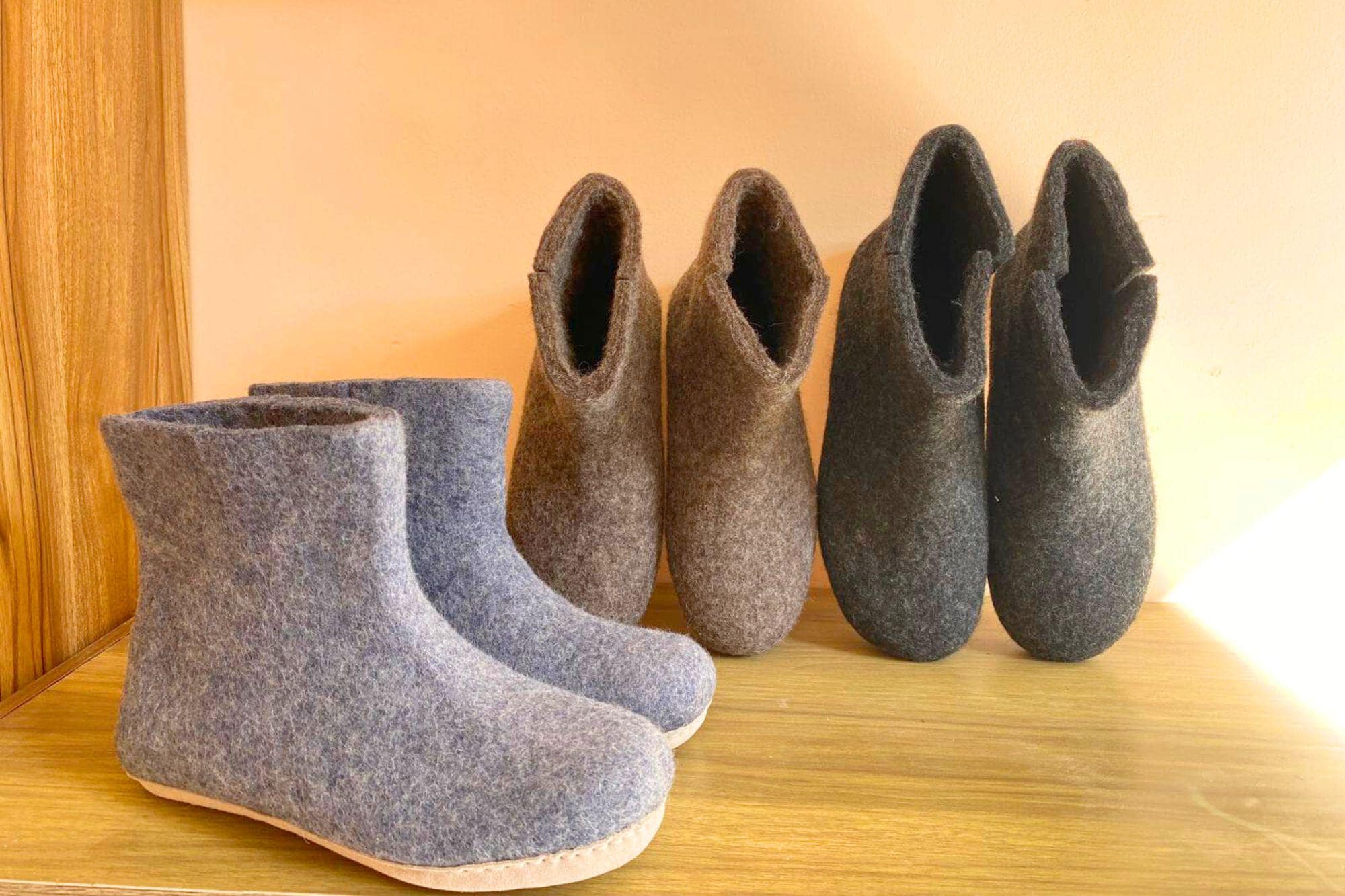 Chaussons/Bottines Maison En Feutre De Laine 100% - Taille 40-41 (UK 7.5) - Bleu - Neuf Avec Boîte