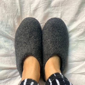 Charcoal gray Wool Indoor Slipper | Handmade, Warm, Breathable Slipper for Adult | Unisex Indoor Shoes
