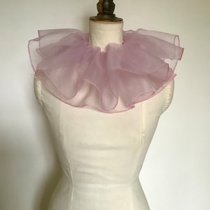 Dusky Pink neck ruffle collar.