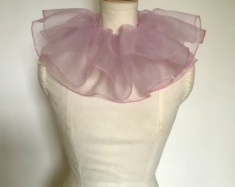 Dusky Pink neck ruffle collar.