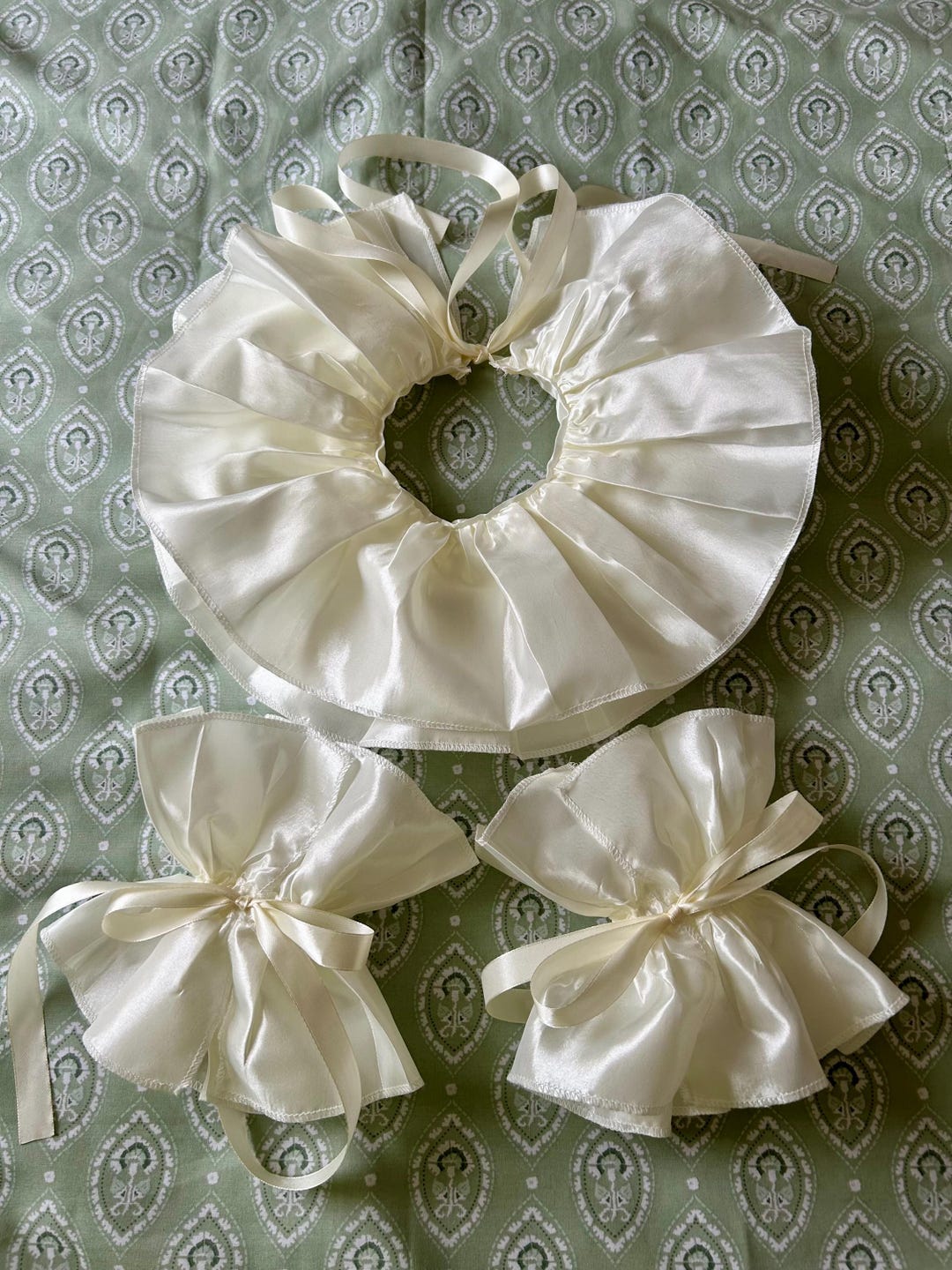 Ivory Taffeta Neck Ruff and Cuffs Set. - Etsy