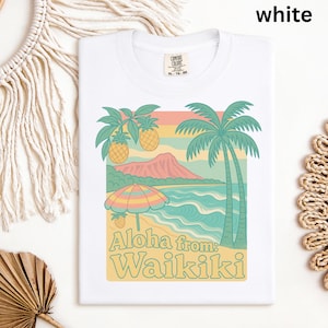 Maglietta Comfort Colors Vintage Waikiki, maglietta nostalgica Hawaii, maglietta vintage con grafica cartolina e amante dei viaggi, maglietta con atmosfera tropicale
