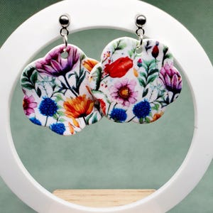 White Floral-Patterned Flower-Shaped Earrings with Silver Wire Findings, Polymer Clay Jewellery Accessory Wild Flower Garden Gift Her