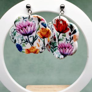 White Floral-Patterned Flower-Shaped Earrings with Silver Wire Findings, Polymer Clay Jewellery Accessory Wild Flower Garden Gift Her