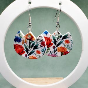 White Floral-Patterned Flower Head-Shaped Earrings with Silver Wire Findings, Polymer Clay Jewellery Accessory Wild Flower Garden Gift Her
