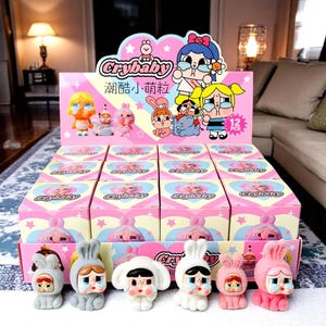 12 Stück CRYBABY Blind Box Fliegendes Mädchen Polizei Serie Crying Baby New Ornament Nettes Spielzeug handgemachte Abbildung Verzierungen Geburtstags-Geschenk