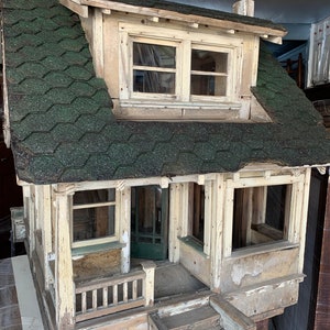 Beautiful monumental antique primitive model house 31d41w33h shipping is not free