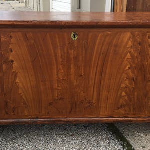 Price Drop***Beautiful primitive grain painted pine blanket chest ball feet 24.25h20.5d44 Shipping is not free