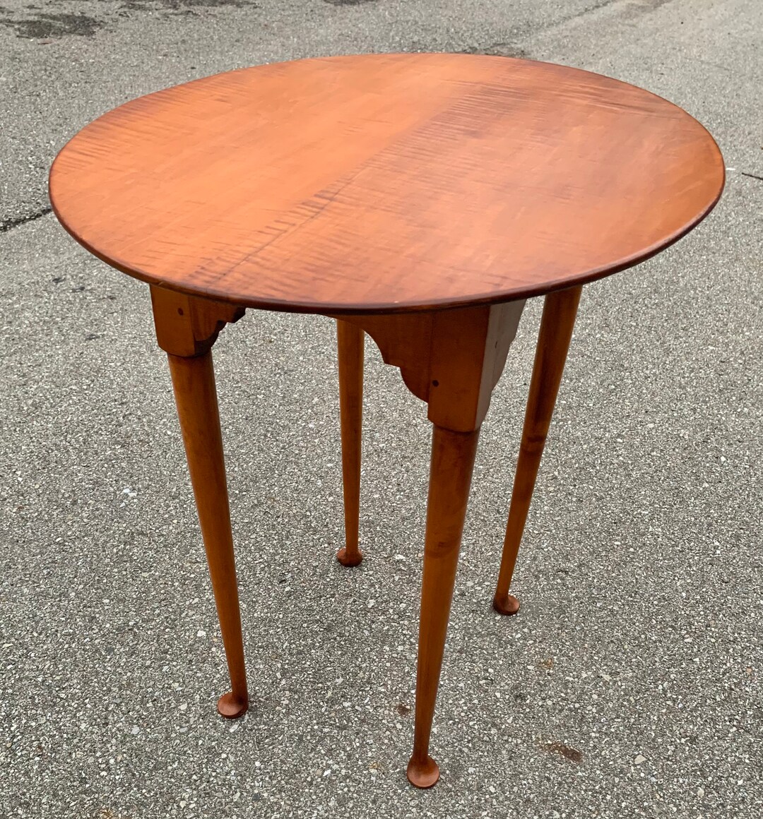 Eldrid Wheeler Tiger Maple Oval Queen Anne Side Table 25.5 Eldrid Wheeler Tiger Maple Oval Queen Anne Side Table 25.5