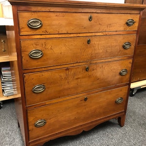 Antique American Federal Cherry chest 4 drawer 20d40w45h Shipping is not free
