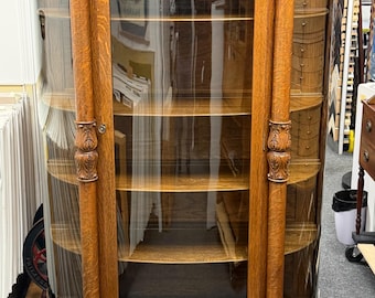 Beautiful Victorian quarter sawn oak china cabinet display 23d73.5h52.5w shipping is not free