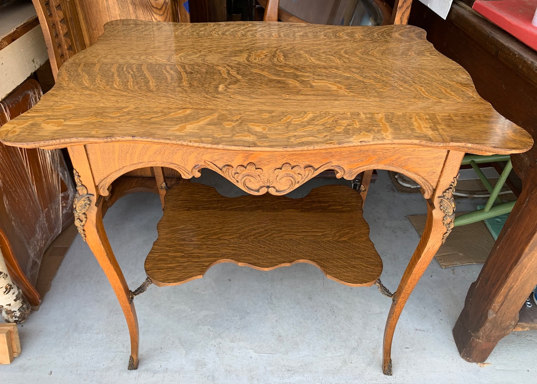Antique Victorian Solid Oak Side Table Shaped Top 24d32w29