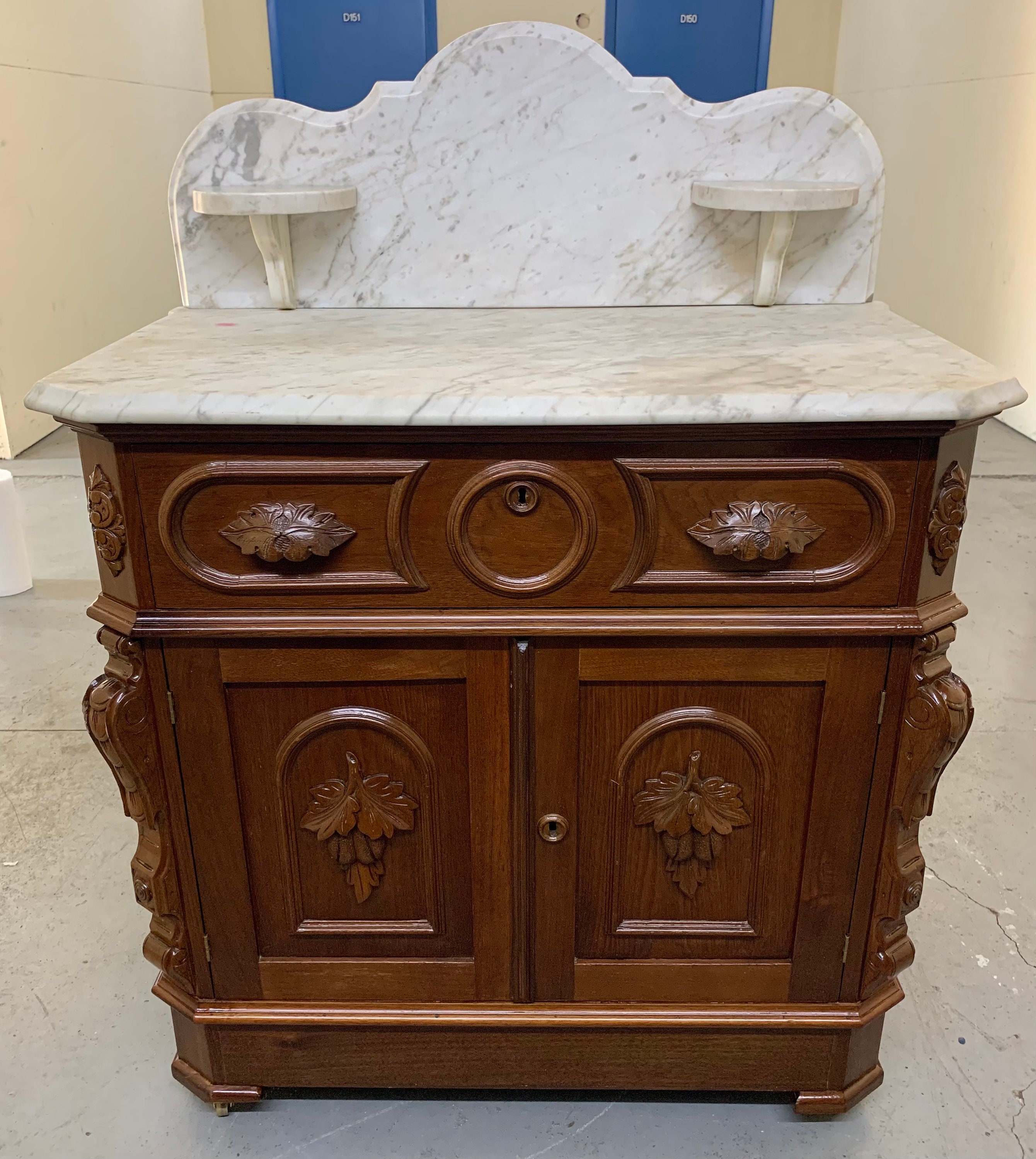Antique victorian 2024 wash stand