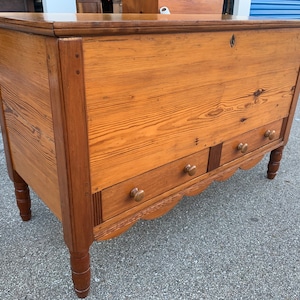 Beautiful primitive grain stained pine mixed wood drawer blanket chest 44w20d28.5h shipping is not free