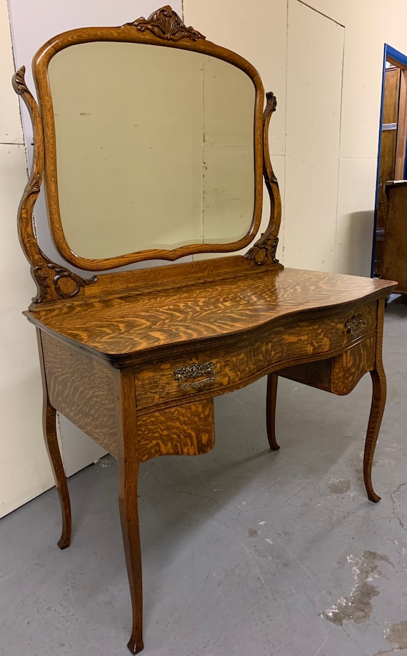 アンティークのお面ディスプレイ Antique Tiger Oak Victorian Bureau Vanity Carved Beveled