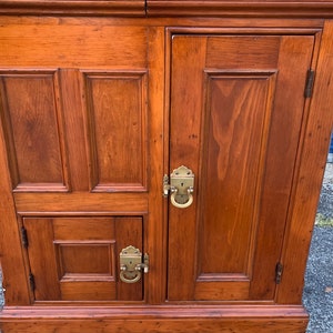 Beautiful 1905 Eddy solid Pine Refrigerator ice chest Boston Ma 35.5W20D37H Shipping is not free image 7