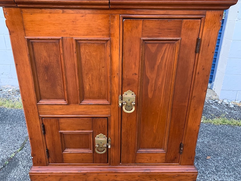 Beautiful 1905 Eddy solid Pine Refrigerator ice chest Boston Ma 35.5W20D37H Shipping is not free image 7