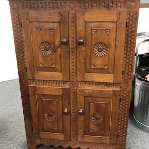 Antique Dutch solid oak cabinet cupboard 4 doors scallop designs 61h42w15d Shipping is not free