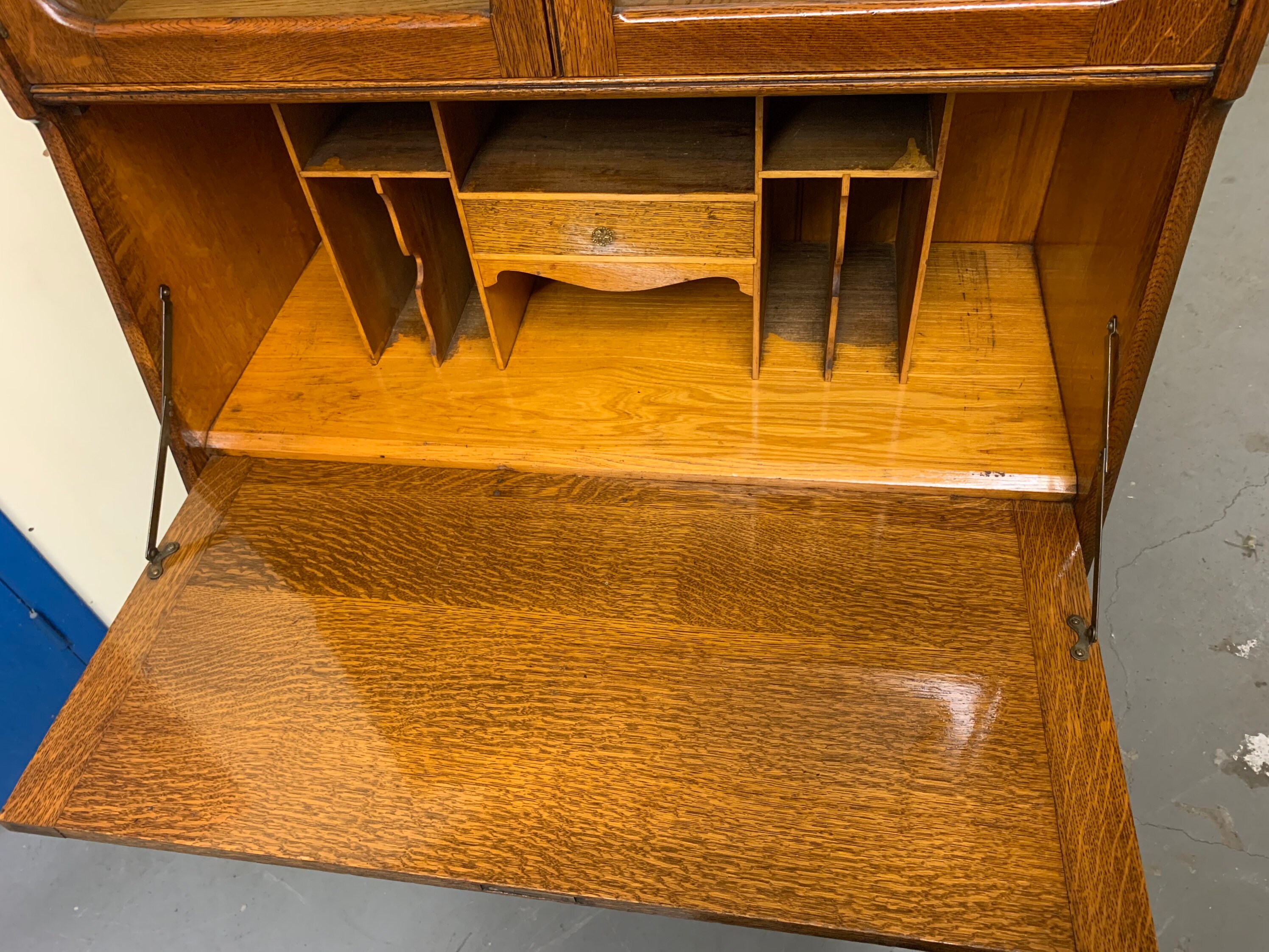 Antiguo armario de exhibición de roble macizo secretario de | Etsy