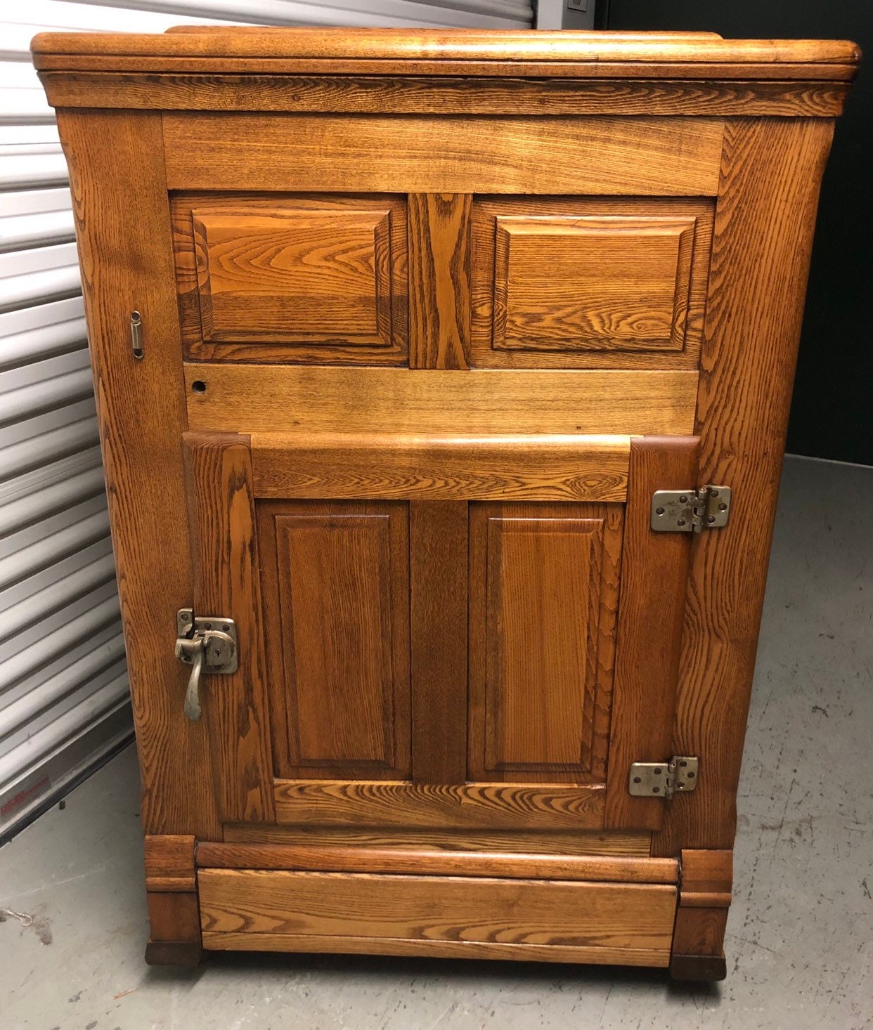 White clad oak ice box 2025