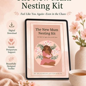 Może przedstawiać: Cyfrowy tablet wyświetla The New Mum Nesting Kit z ilustracją osoby trzymającej dziecko w otoczeniu kwiatów. Tekst zawiera The New Mum Nesting Kit, Feel Like You Again-Even in the Chaos oraz By Bloomingafterbirth.
