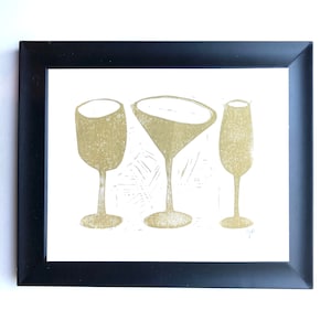 Gold Bar Cart Linolschnitt - Handgezogenes Weinglas, Champagner und Martini Poster - 8x10 Reliefdruck - Metallic Bronze Likör Druck