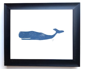 Impresión minimalista en linóleo de ballena azul oscuro - Arte mural de linóleo de ballena de 8 x 10 - Impresión en bloque de linóleo en azul marino - Póster con impresión en relieve prensado a mano