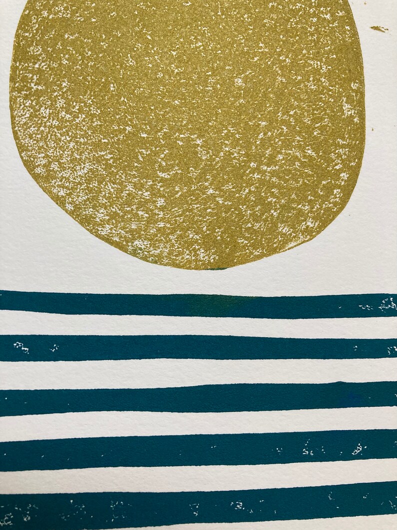 May include: A green circle on a white background with teal blue horizontal stripes.