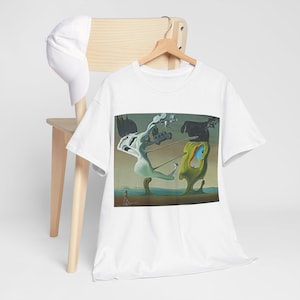 Salvador Dali T-shirt, House for Erotomaniac - Surrealist Art Tee -  Classic Fit - Ethically Grown Cotton - Gift for Art Lovers - Surrealism
