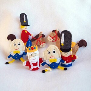 Humpty Dumpty finger puppet, king puppet, horse puppet, king&#39;s men puppet, nursery rhyme puppet, mother goose puppet, felt finger puppet