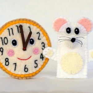 Hickory Dickory Dock finger puppet, clock finger puppet, mouse finger puppet, nursery rhyme finger puppet, felt finger puppet