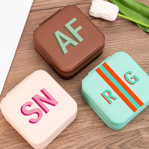 Portagioie con nome personalizzato, portagioie da viaggio con monogramma, piccolo portagioie, regalo personalizzato per donna, proposta di matrimonio, regalo per le feste