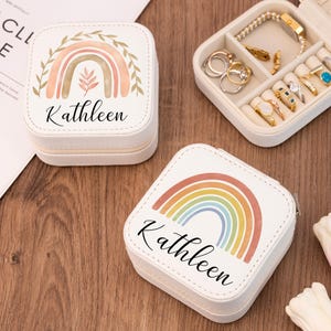 Portagioie con nome personalizzato, portagioie in pelle arcobaleno, portagioie da viaggio, proposta di damigella d'onore, regalo di festa per ragazza, regalo di compleanno per donna