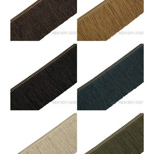 K&ouml;nnte beinhalten: Eine Sammlung von sechs Fransenb&auml;ndern in verschiedenen Farben, darunter Dunkelbraun, Hellbraun, Schwarz, Dunkelblau, Beige und Olivgr&uuml;n. Jeder Streifen hat ein gewebtes Kopfband und lange, gerade h&auml;ngende F&auml;den mit den Modellcodes AE8155Y-3333, 3339, 3338, 3337, 3335 und 3334.