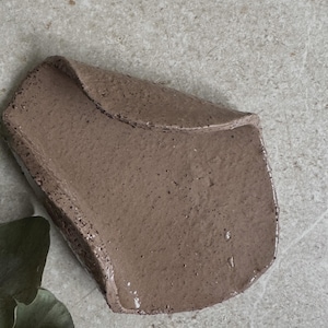 Keramik Plate in Braun, Handgemachte Servierplatte, Geschenkidee, Dekorative Keramik, Minimalist Schmuck Display, Schmuckschale