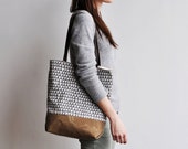 TOTE - grey triangle